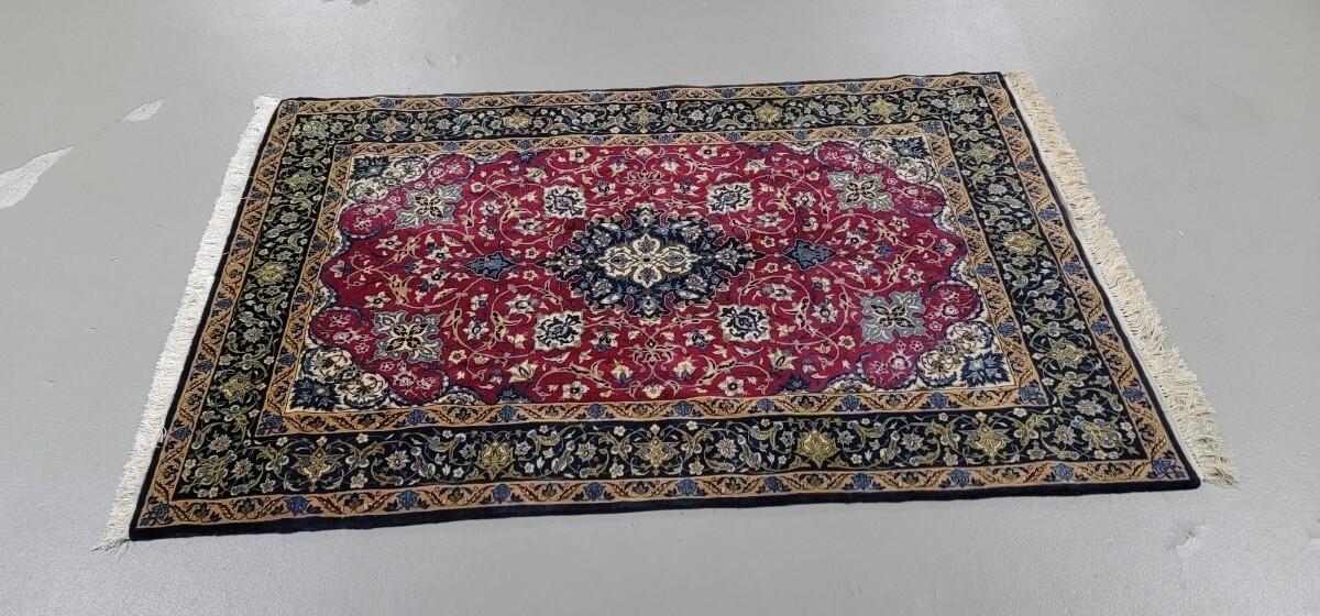 ペルシャ絨毯 100%本物保証手織り 素材天然シルクとコルク イスファハン産 本物 新品 綺麗な絨毯 オススメ サイズ:175cm×113cmの画像4