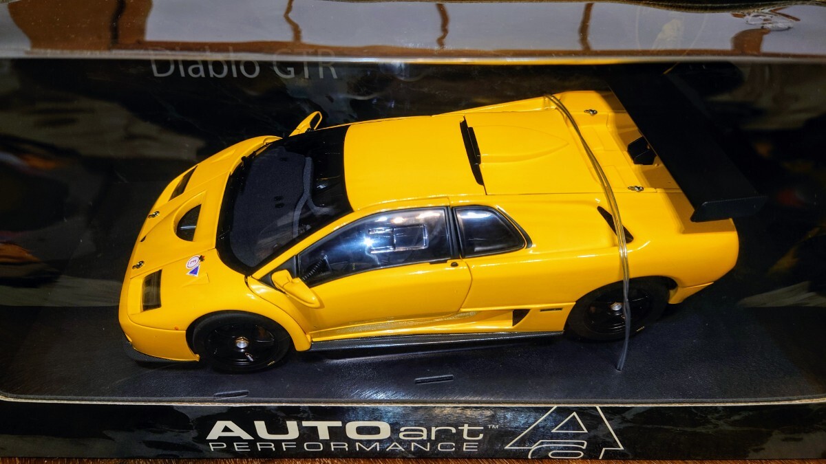 ☆１円スタート☆AUTOart オートアート 1/18 Lamborghini Diablo GTR 2001 YELLOW　ランボルギーニ　ディアブロ　送料無料_画像6