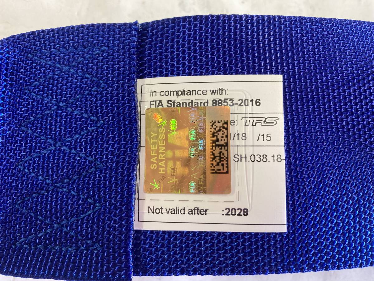 新品６点式シートベルト Hans対応 青 英国ＴＲＳ製 ２０２３年製 ＦＩＡ公認（8853-2016） 送料無料の画像2