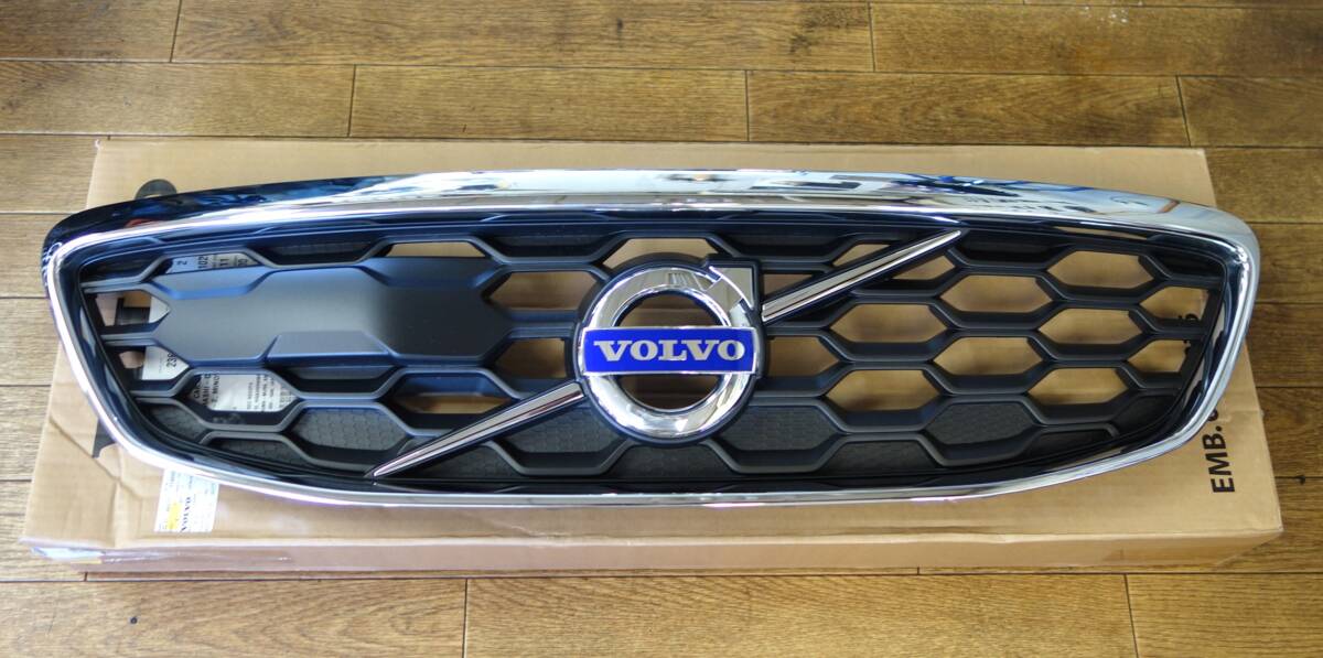 VOLVO ボルボ　＊GENUINE PARTS 純正部品＊V40 CROSS COUNTRY T5 ＊Grille Assy 純正グリル　フロントグリル＊PART NO.31301890/31301891_画像1