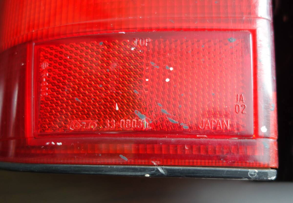 ★旧車レトロ　AUTOPARTS＊TOYOTA トヨタ＊GENUINE PARTS　純正パーツ＊100系ハイエースバン　純正 テールレンズ＊KOITO NO.33-08031 R/L_画像4