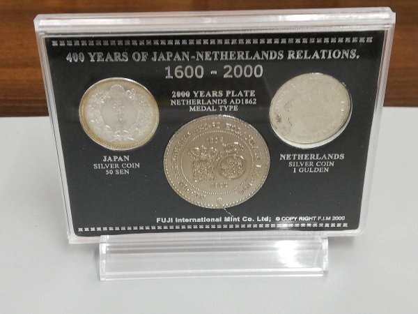 0301B10　日本の硬貨セット　FIFAワールドカップ初出場記念　日本・オランダ修好400周年記念　など　おまとめ　※追加画像有り・1点未開封_画像9