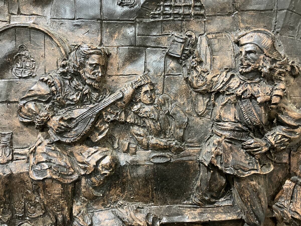 【4640】銅板彫刻風　壁掛け絵画　中世のビアホールの風景　50cm×35cm　インテリア　アンティーク　海外土産　西洋美術　中世ヨーロッパ_画像3