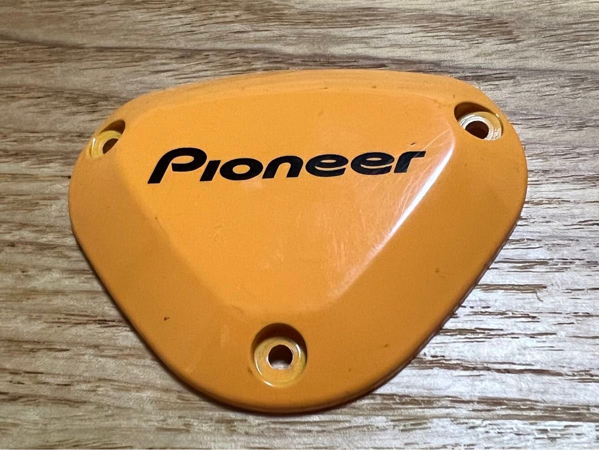 美品です。濃いイエローのパイオニア ペダリングモニター用送信機カバーです。Pioneer パワーメーター キャップ