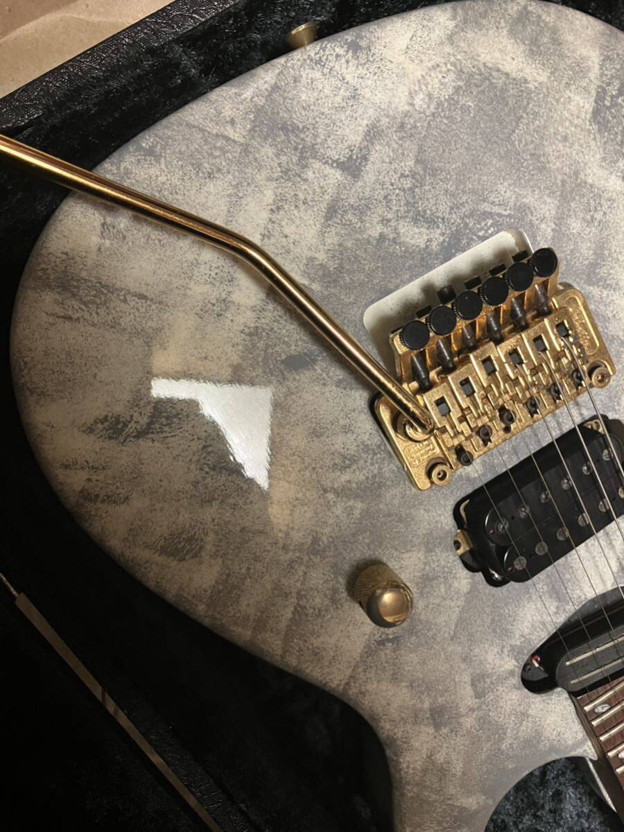 Caparison キャパリソン Horus ホルス Snow Cloud 生産完了品　中古現状品　レアカラー　メタルギター　本体　生産終了_画像2