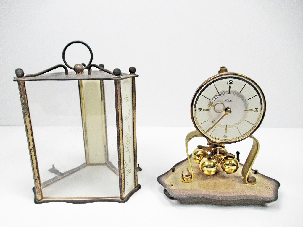 ◆[A7]当時物 機械式回転　振り子時計　置時計　ドイツ製　金色　ゼンマイ式　クロック　アンティーク　昭和レトロ　ジャンク品_画像4