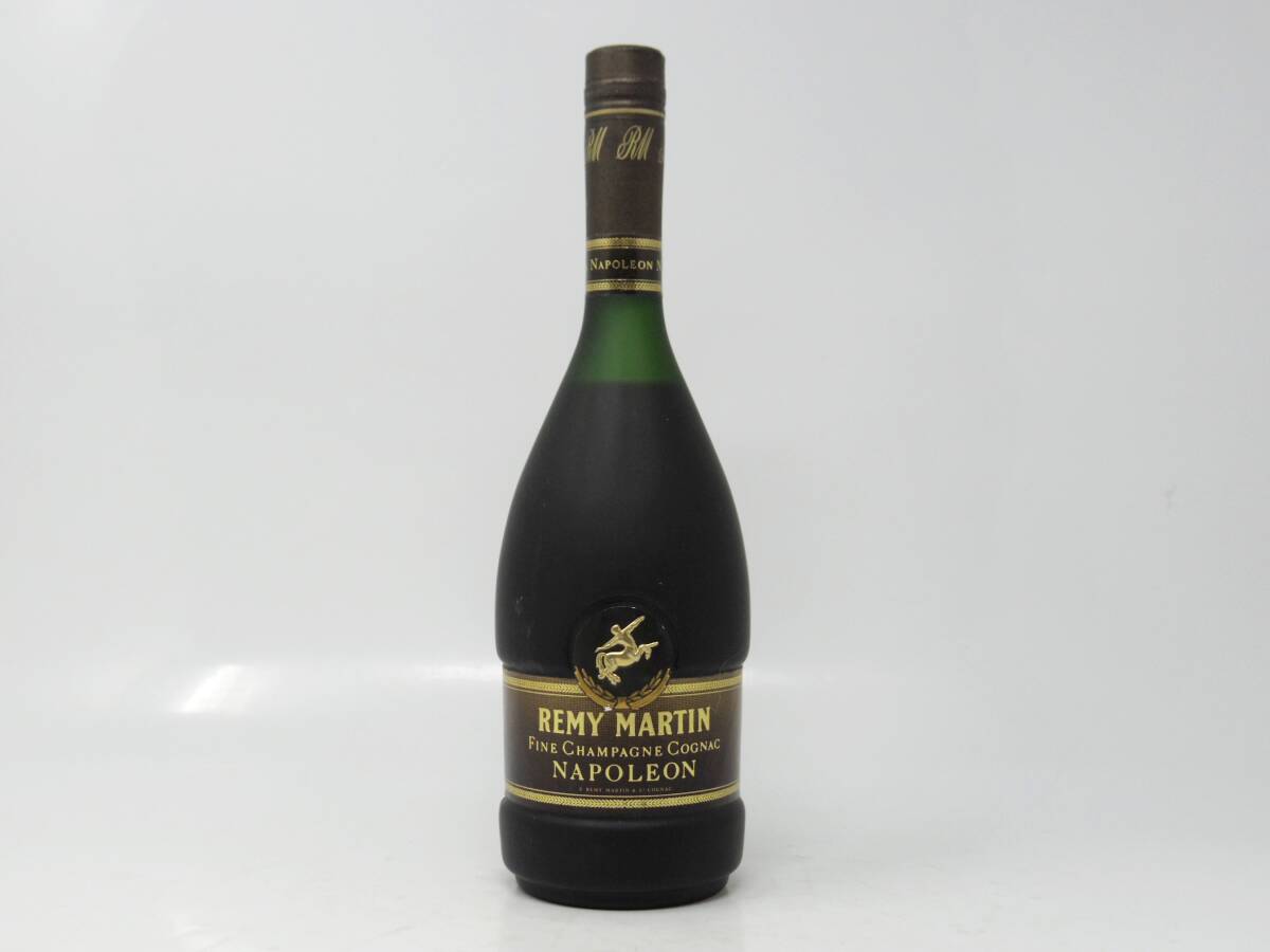 未開栓 REMY MARTIN NAPOLEON レミーマルタン ナポレオン 700ml 40％ 古酒 ブランデー コニャック　　＃63_画像1