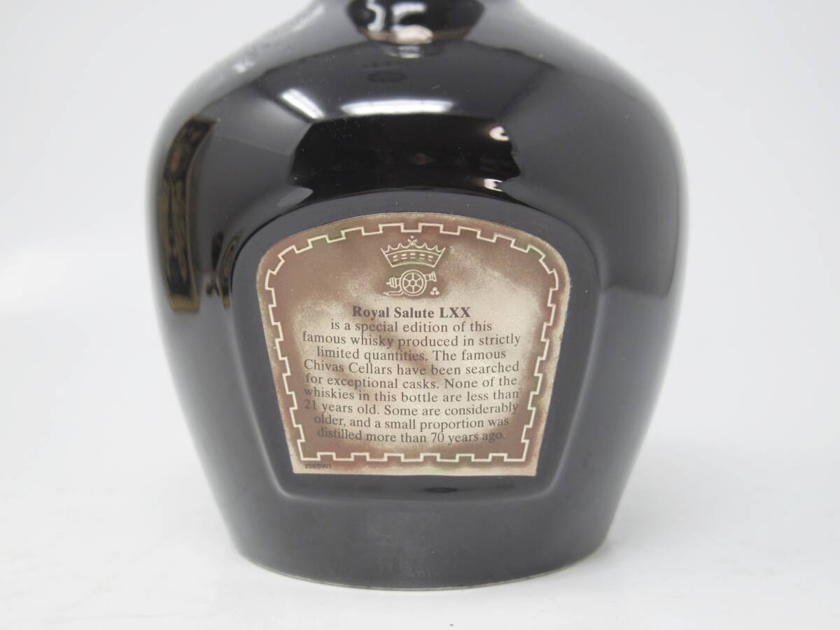 未開栓 ROYAL SALUTE 21年 LXX 700ml 40% 陶器ボトル 黒 巾着・箱付き 古酒 ウイスキー スコッチ シーバスブラザーズ_画像5