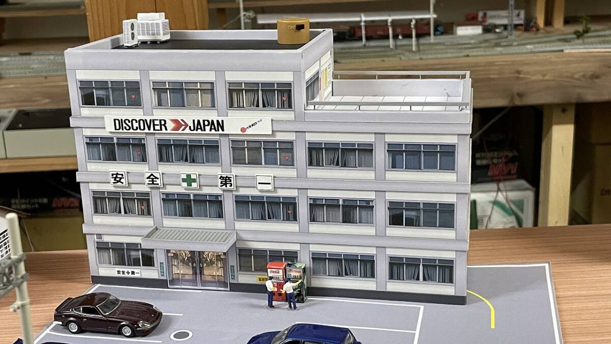 HOサイズのストラクチャー　日本国有鉄道管理局支社ビルです。(^^♪_軒の屋根はスレート調です。(^^♪