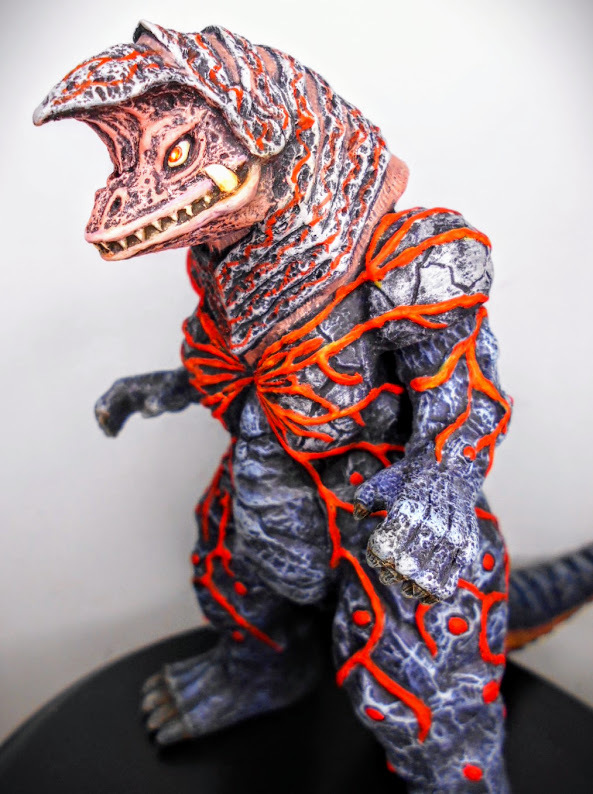 ウルトラ怪獣シリーズ 超古代怪獣ファイヤーゴルザ リペイント 完成品_画像1