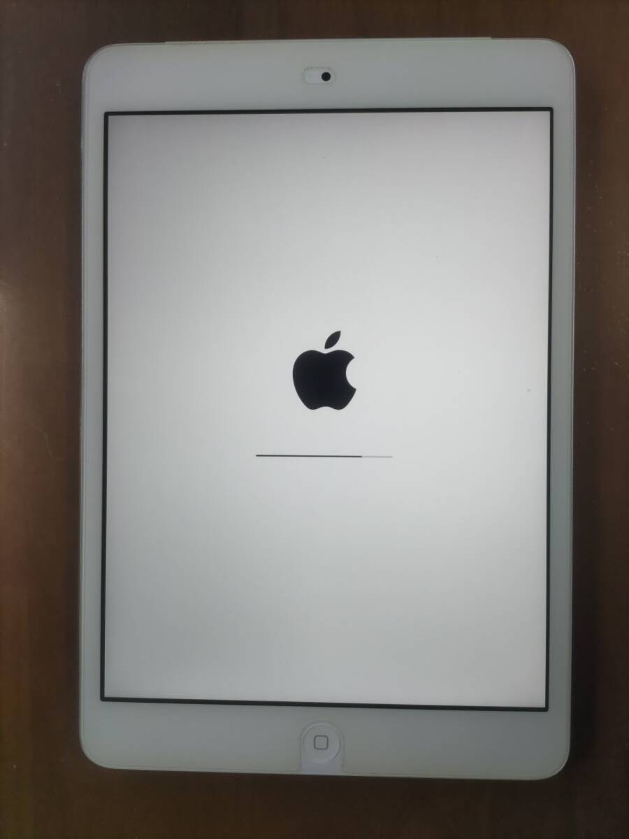 美品！apple iPad mini2 シルバー 16GB/アップル　オマケ付き_画像1