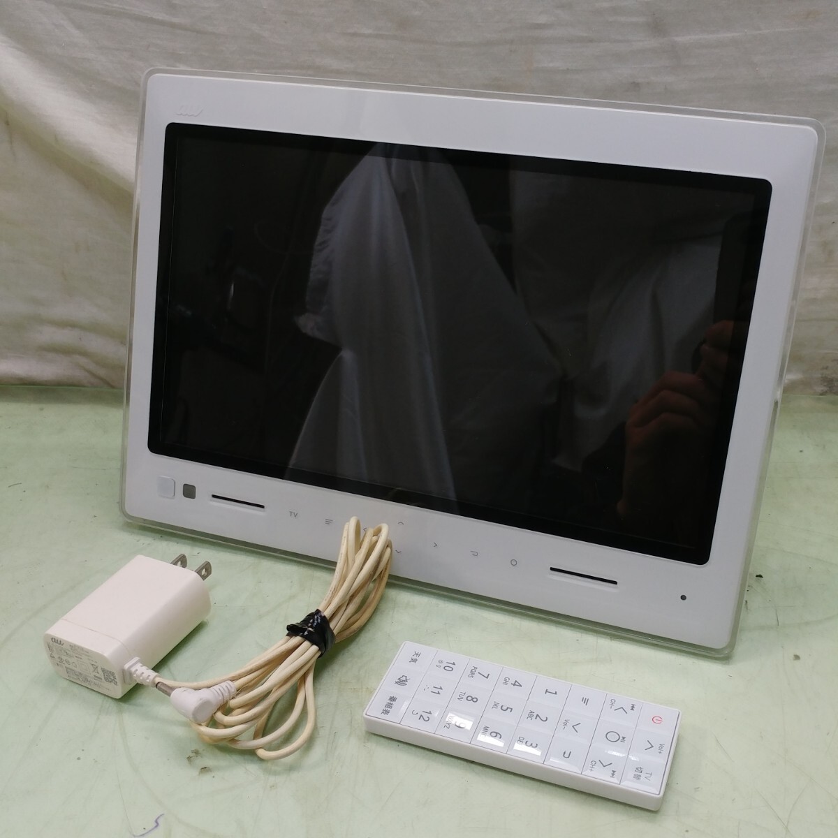 au PHOTO-U TV ZTS11 ポータブルテレビ フォトフレーム 防水 充電タイプ ワンセグ/フルセグの画像1