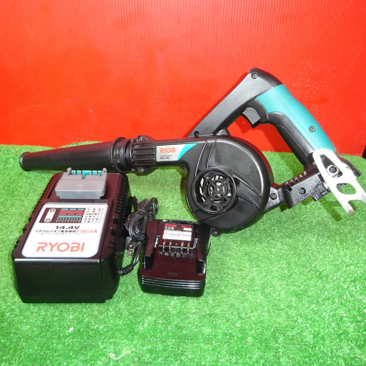 【中古品】RYOBI ブロワ BBL-140 14.4Vバッテリー、充電器付き【岩槻店】_画像1