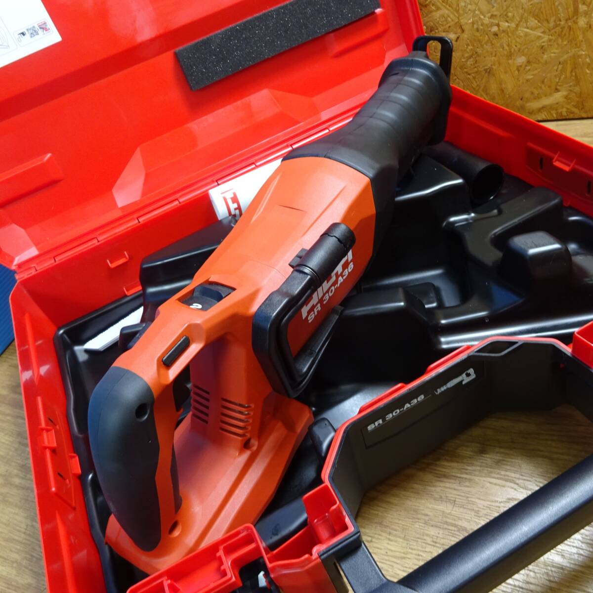 【美品】ヒルティ/HILTI 36V 充電式レシプロソー SR30-A36(本体＋ケースのみ)_画像3