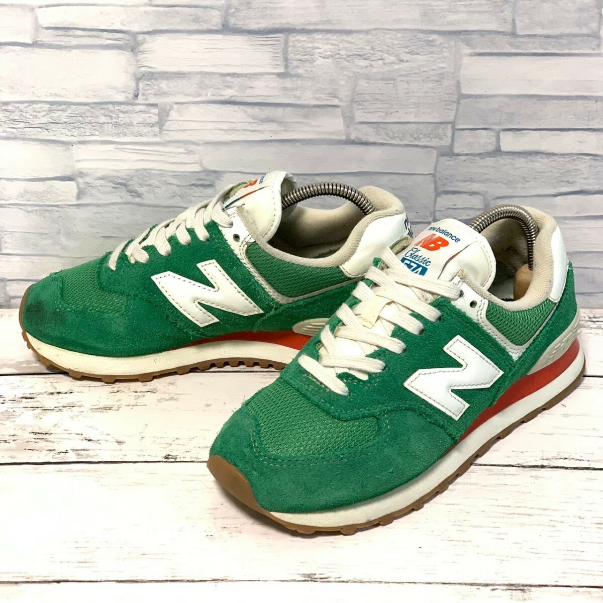 R5787bE New Balance574 ニューバランス574 スニーカー グリーン×ホワイト 23cm レディース スウェード 軽量 メッシュ シューズ 靴_画像1