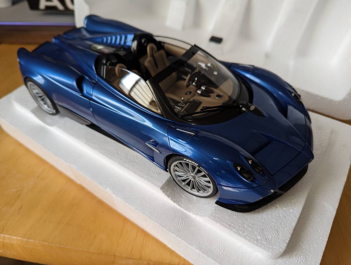 [中古] オートアート 1/18 パガーニ ウアイラ ロードスター （ブルー・カーボン）【78286】Pagani Huayra Roadsterの画像2