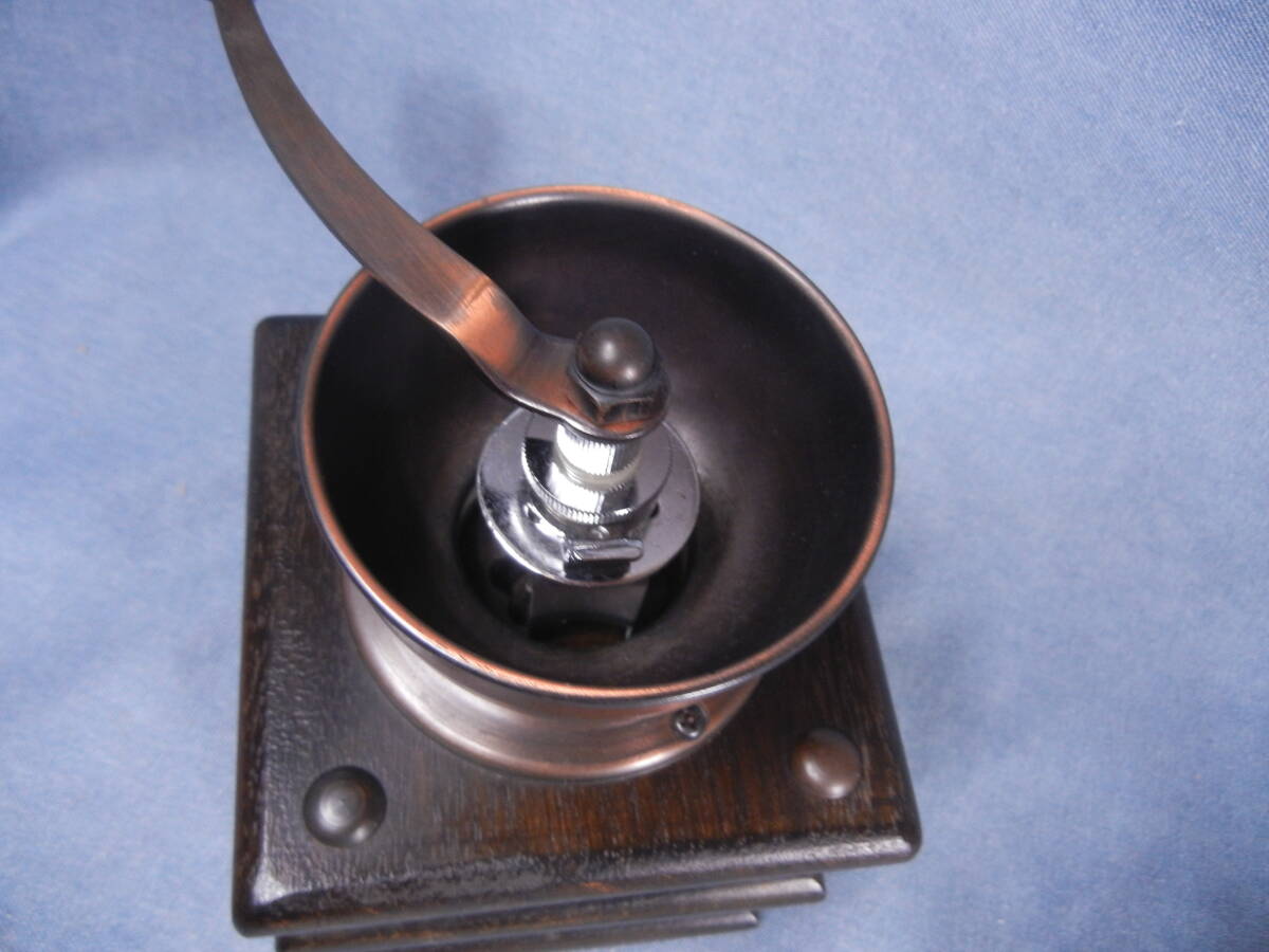 HARIO　COFFEE　MILL コーヒーミル 木製 手挽き 手動 ドームミル 小型 アウトドア キャンプ _画像4