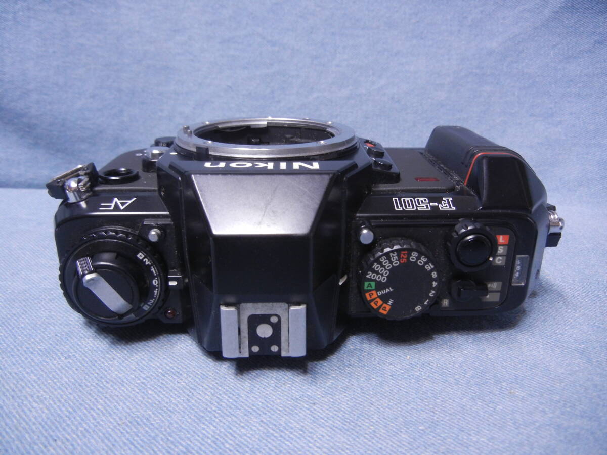 Nikon 　F-501 AFフィルムカメラ ボデーのみ　通電　フィルム巻き取り　シャター作動_画像4