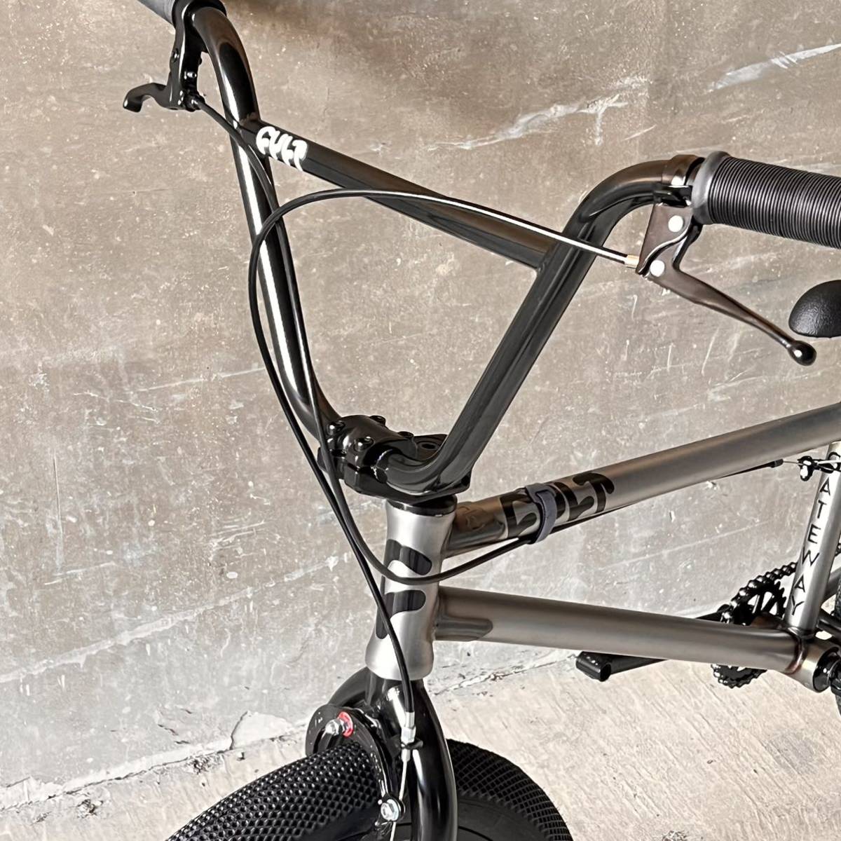 ★新品未使用★CULT BMX GATEWAY 完成車 ストリート カルト 20インチ 20.5 2024年モデル RAWカラー クロモリ VANSの画像3