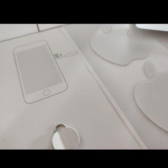 リンゴのシール付 iPhone SE  純正 イヤフォン イヤーポッズ EarPods  SiMピン ライトニング ホワイト 白 
