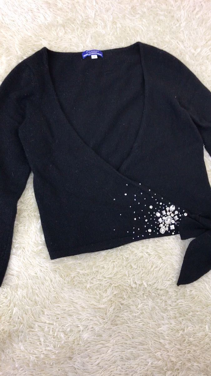 バーバリーブルーレーベル　ニットカーディガン　アンゴラ　カシミヤ　ビジュー　装飾　おしゃれ ブラック 長袖 セーター
