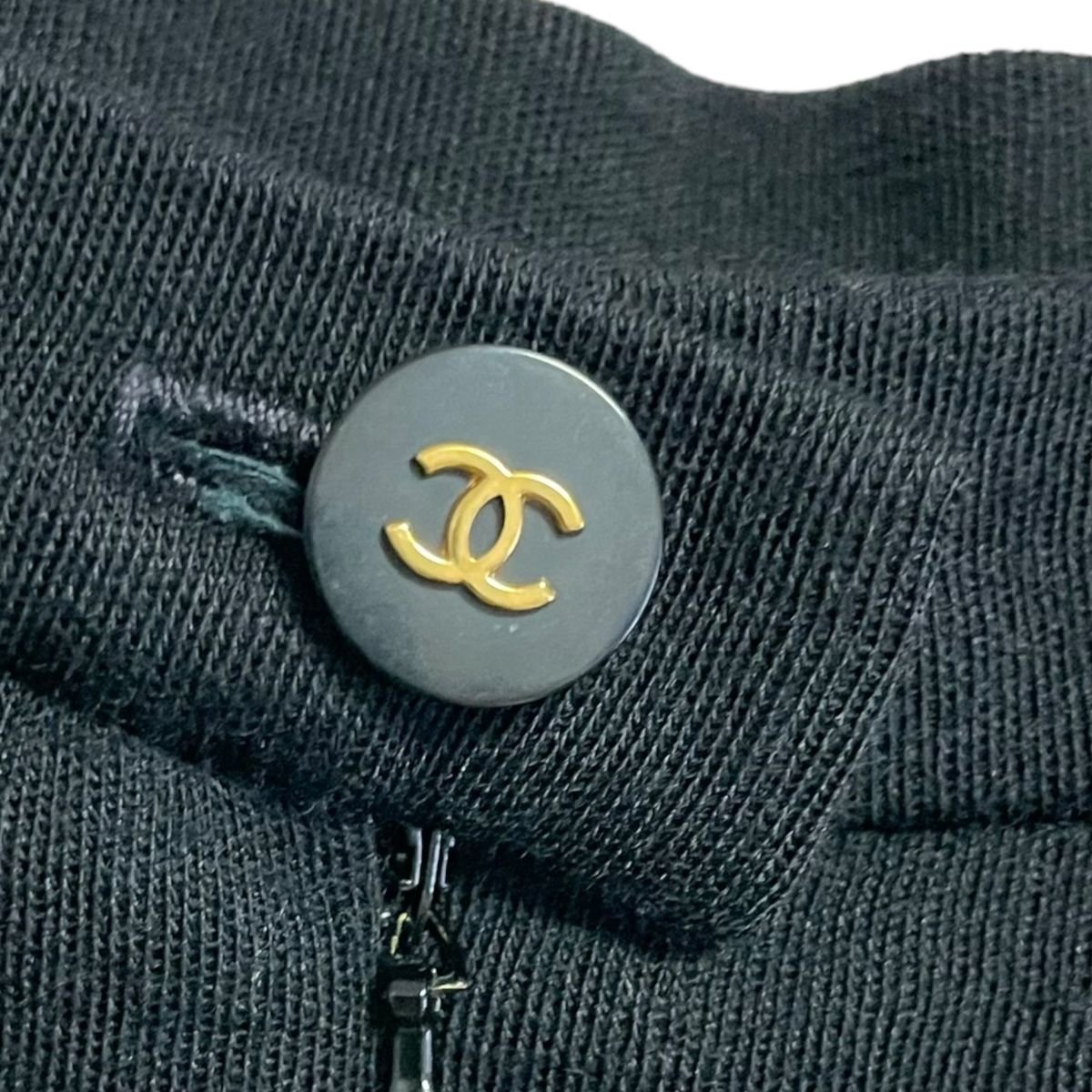 美品 95A CHANEL シャネル ヴィンテージ 裏地シルク ココマークボタン ひざ丈 タイトスカート 38 ブラック ◆_画像3