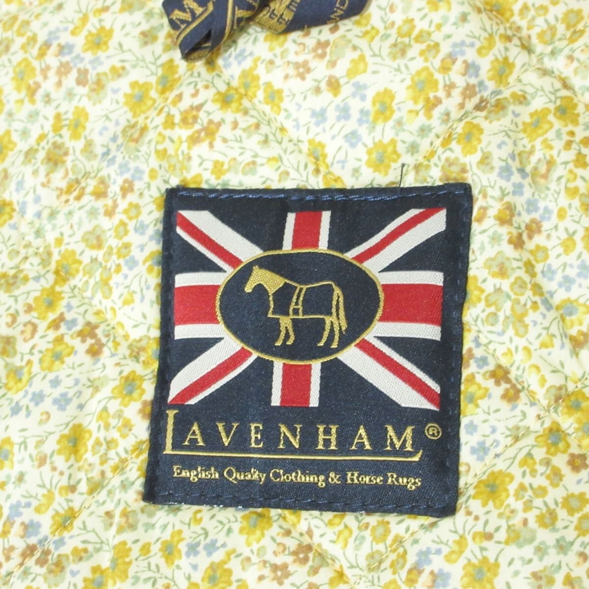 美品 LAVENHAM×LIBERTY ラベンハム×リバティ 裏地花柄 キルティングジャケット フーデッドブルゾン 38 ベージュ 032 ◆_画像3