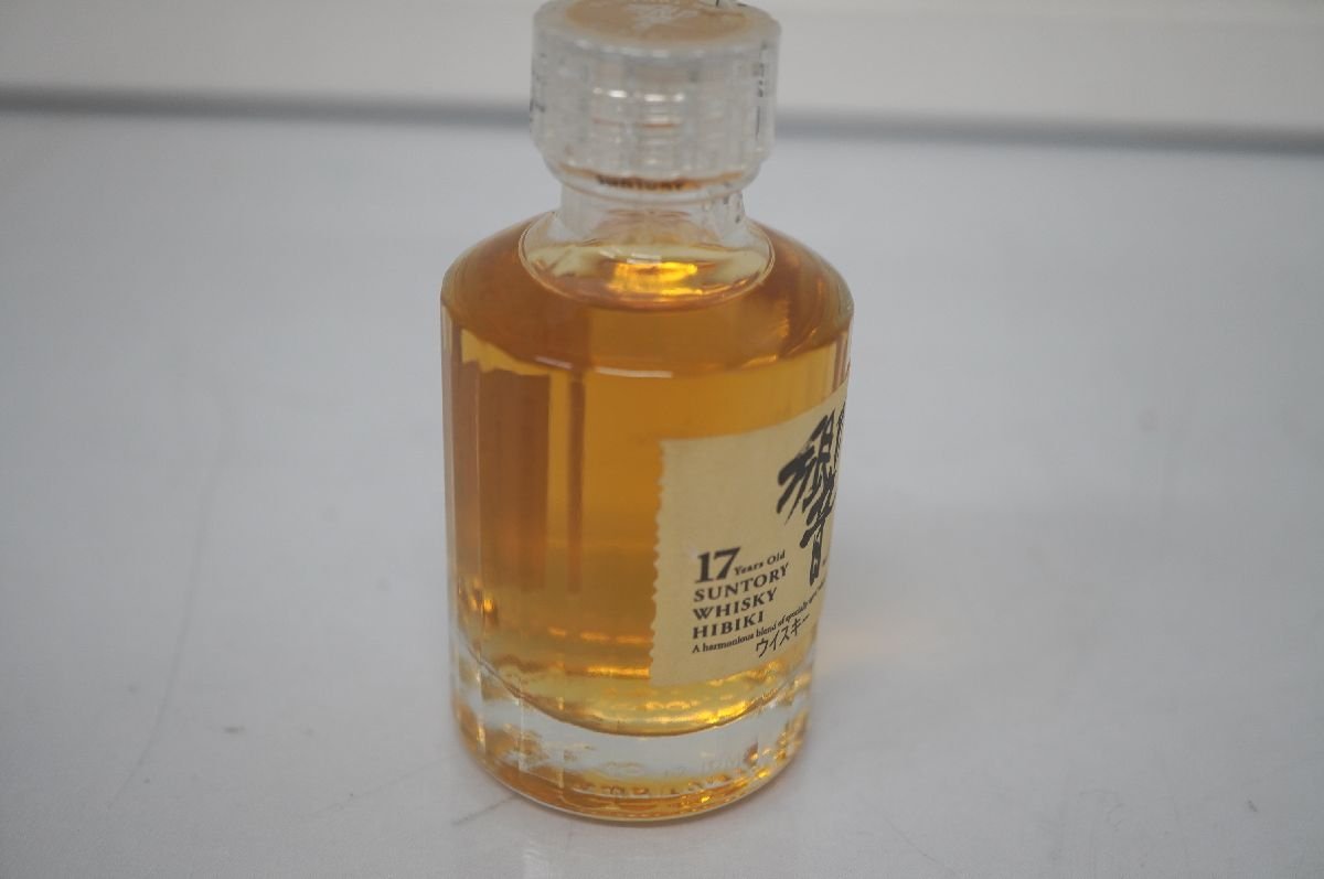 S2-18 未開栓 SUNTORY HIBIKI WHISKEY サントリー ウイスキー 響 17年 17 years old ミニボトル 50ml 43％_画像3