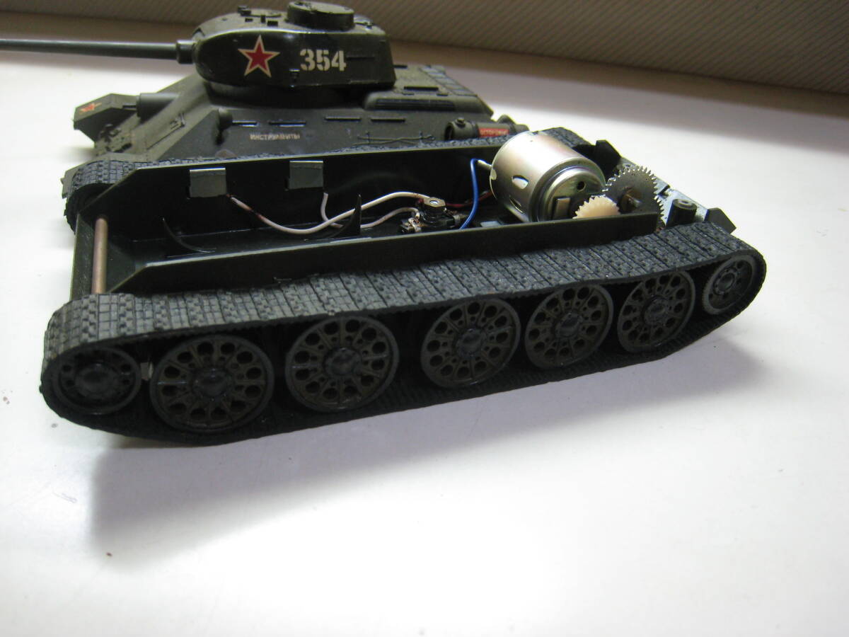 タミヤ1/35「ソビエト T-34戦車 シングル・モーターライズ ゴムキャタピラ仕様」ジャンク品_画像3