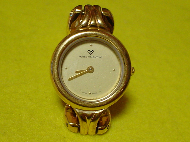 MARIO　VALENTINO　SWISS　ＭＡＤＥ　女性用腕時計　ゴールド　ブレスレットタイプ_画像1