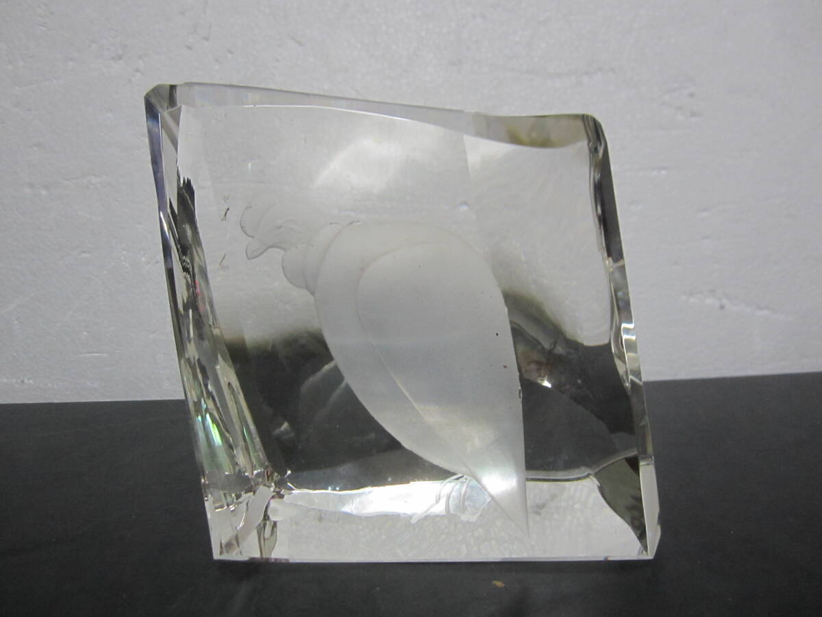 クリスタルガラス 飾り物 鳩絵柄 ガラス 分厚ガラス 美品の画像3