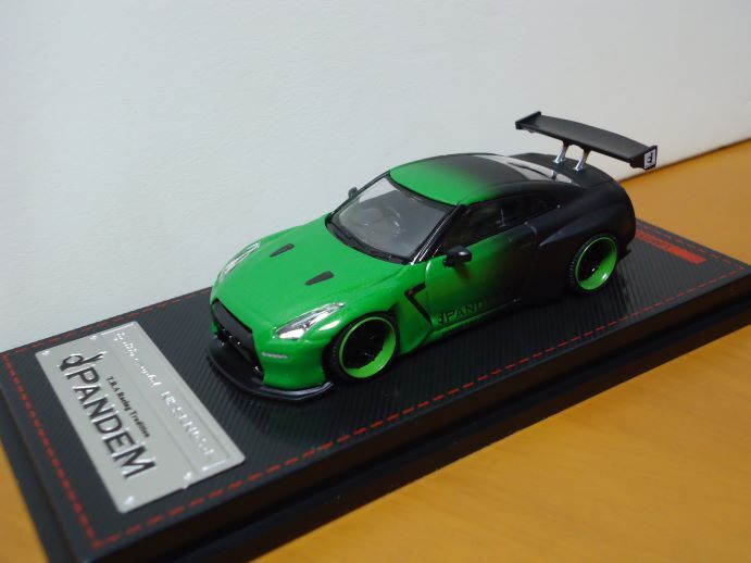 ★Ignition model　イグニッションモデル 1/64 　PANDEM NISSAN R35 GT-R　　グリーン/ブラック★_画像3