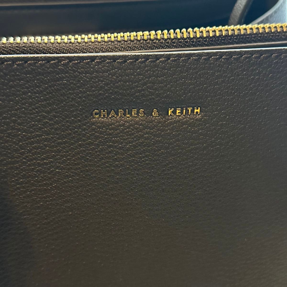 CHARLES&KEITH  クラシックダブルハンドルトートバッグ