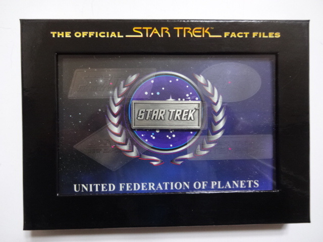 * THE OFFICIAL STAR TREK FACT FILES Star Trek Logo pin bachi* unused box attaching 