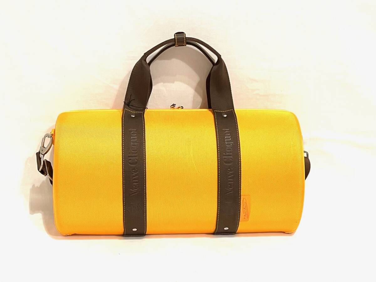 a244 Veuve Clicquot ヴーヴ・クリコ シャンパントラベラーバッグ 収納バッグ 専用グラス 旅行用品の画像2