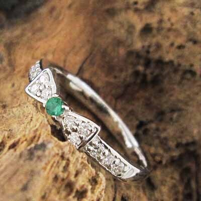エメラルド 天然ダイヤモンド 指輪 リボン デザイン 一粒 5月の誕生石 k18ホワイトゴールド_画像3