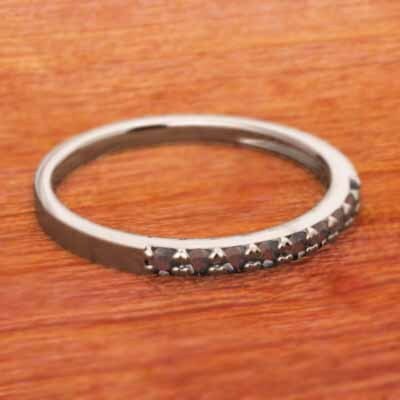 細い 指輪 平たい リング ハーフ エタニティ 指輪 ガーネット 18金ピンクゴールド 幅約1.7mmリング 細め_画像3