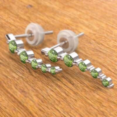 贅沢 ペアピアス 15980円 白金(プラチナ)900 8月誕生石 ペリドット ペリドット