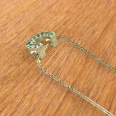 専門ショップ エメラルド 13848円 お守りに馬蹄 18金イエロー 5月誕生石 ゴールド
