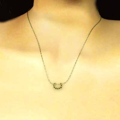 2024特集 13848円 18金イエロー 5月誕生石 お守りに馬蹄 エメラルド ゴールド