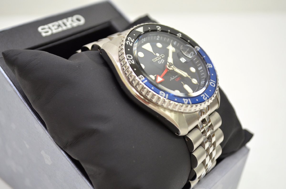 [fui] 超美品 SEIKO セイコー GMT SBSC003 4R34-00A0 ブルー x ブラック 自動巻き シースルー 回転ベゼル メンズ腕時計_画像3