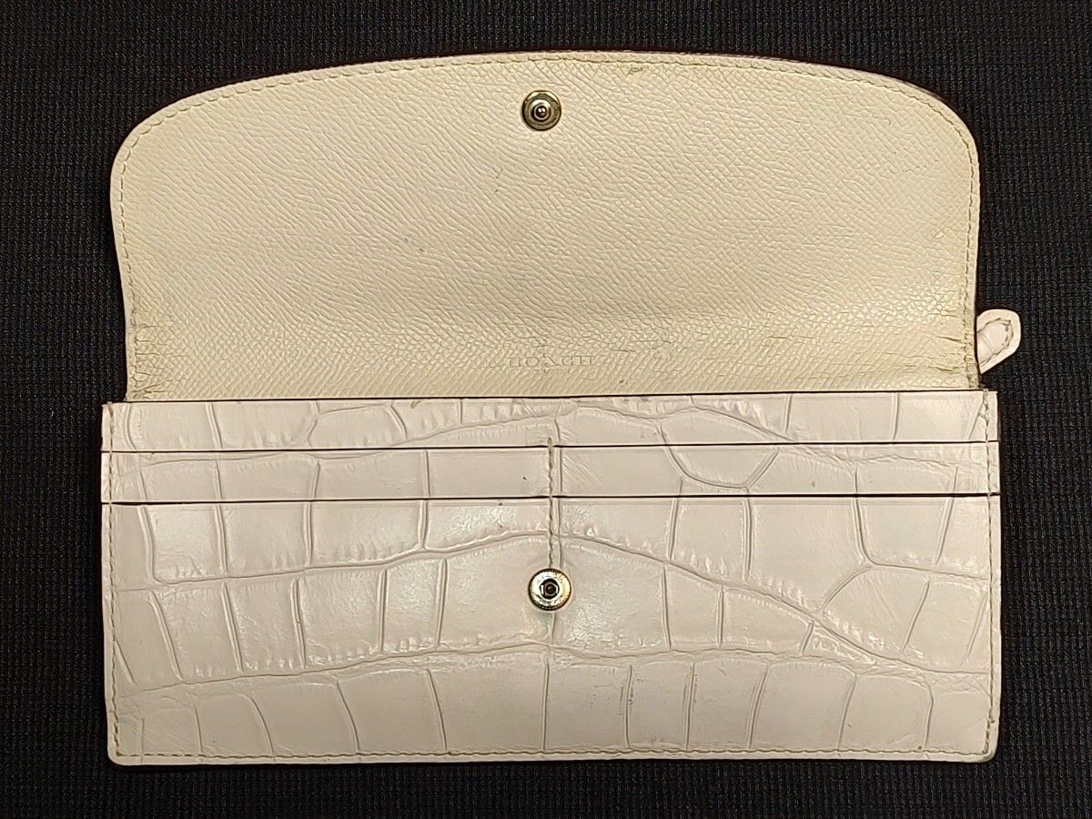 COACH（コーチ）　長財布　F57217　フラップタイプ　クロコ型押しレザー　カラー:ホワイト