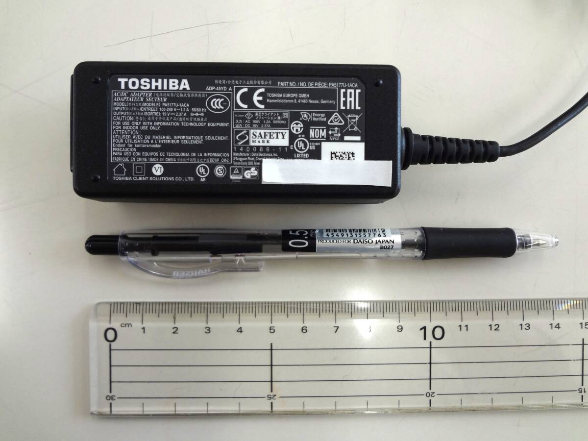 USED　中古品　TOSHIBA ACアダプタ　 PA5177U-1ACA　　19V=2.37A 1.2A　外径5.5㎜ 内径2.5もしくは2.6㎜ L字コネクター_大きさの目安です