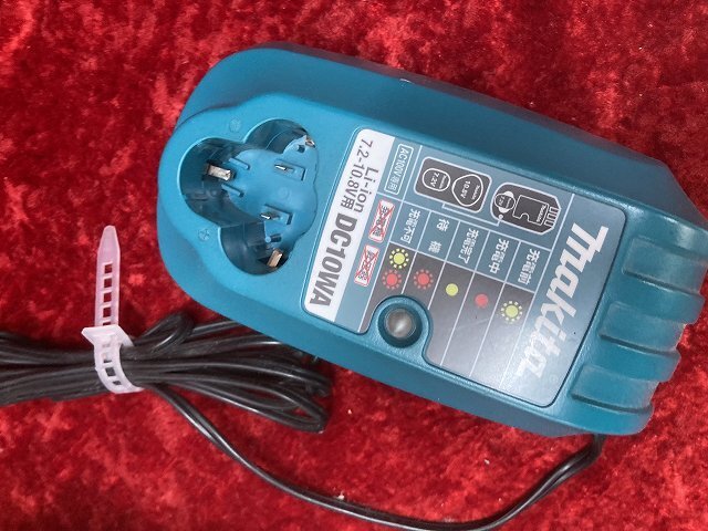 03-25-130 ★BS makita マキタ 電動工具 充電式クリーナー 充電器セット　掃除機 中古_画像2