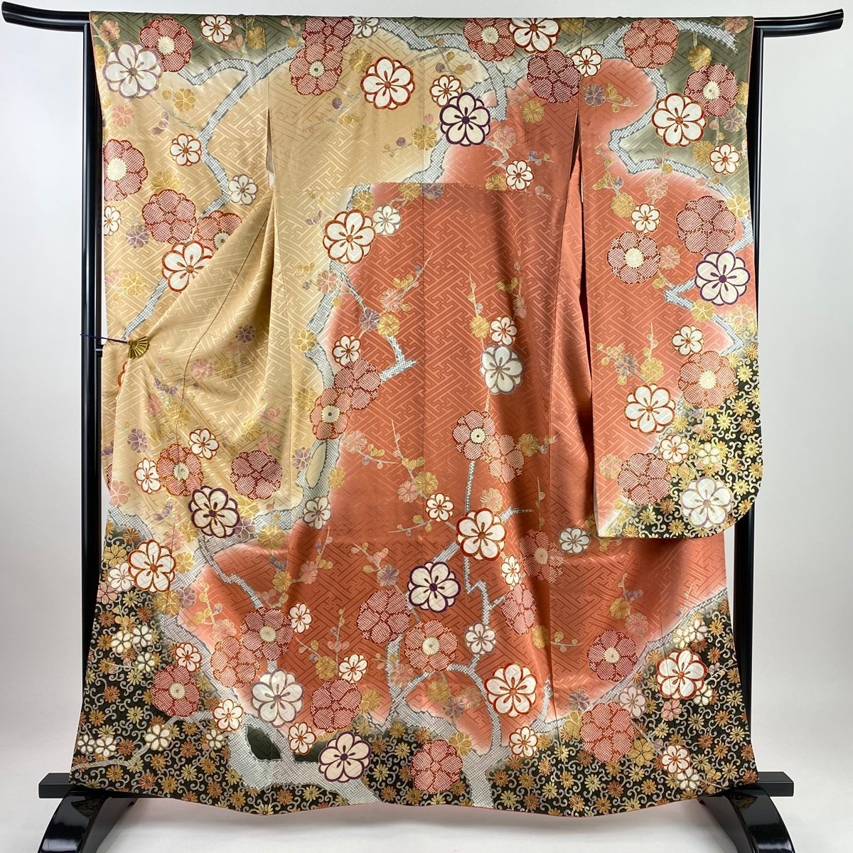 振袖 身丈160.5cm 裄丈65cm M 袷 梅 花唐草 金糸 金彩 ベージュ 正絹 名品 【中古】