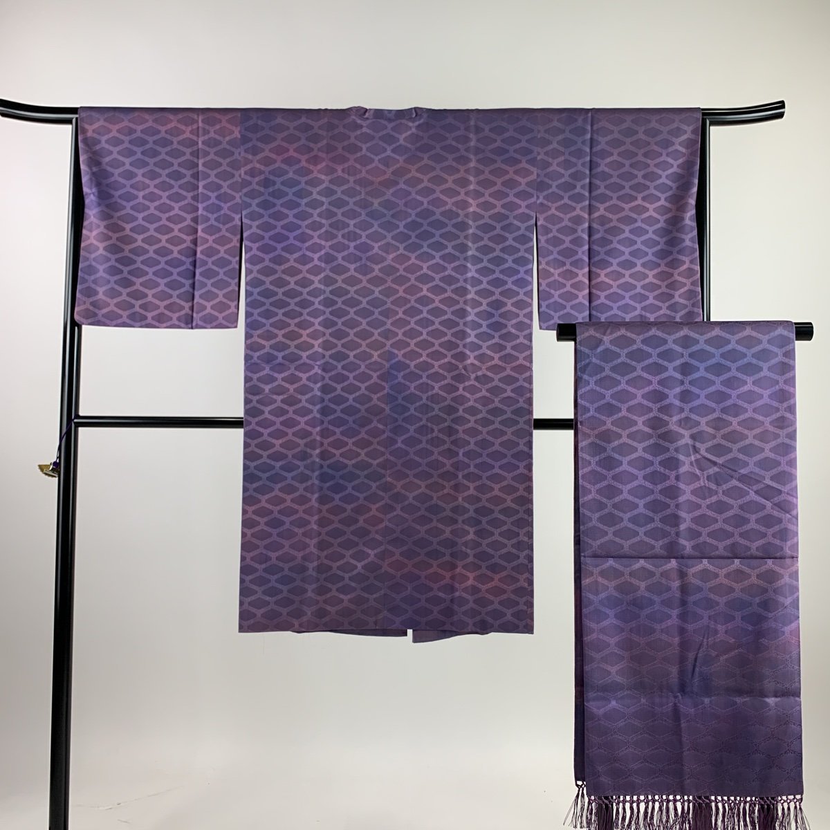 道行 身丈108.5cm 裄丈65.5cm M 和装コート 角衿 幾何学 霞 紫 正絹 秀品 【中古】