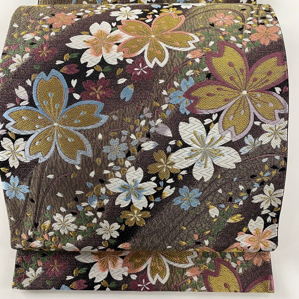 袋帯 美品 名品 桜 花びら 唐織 金糸 黒 六通 正絹 【中古】