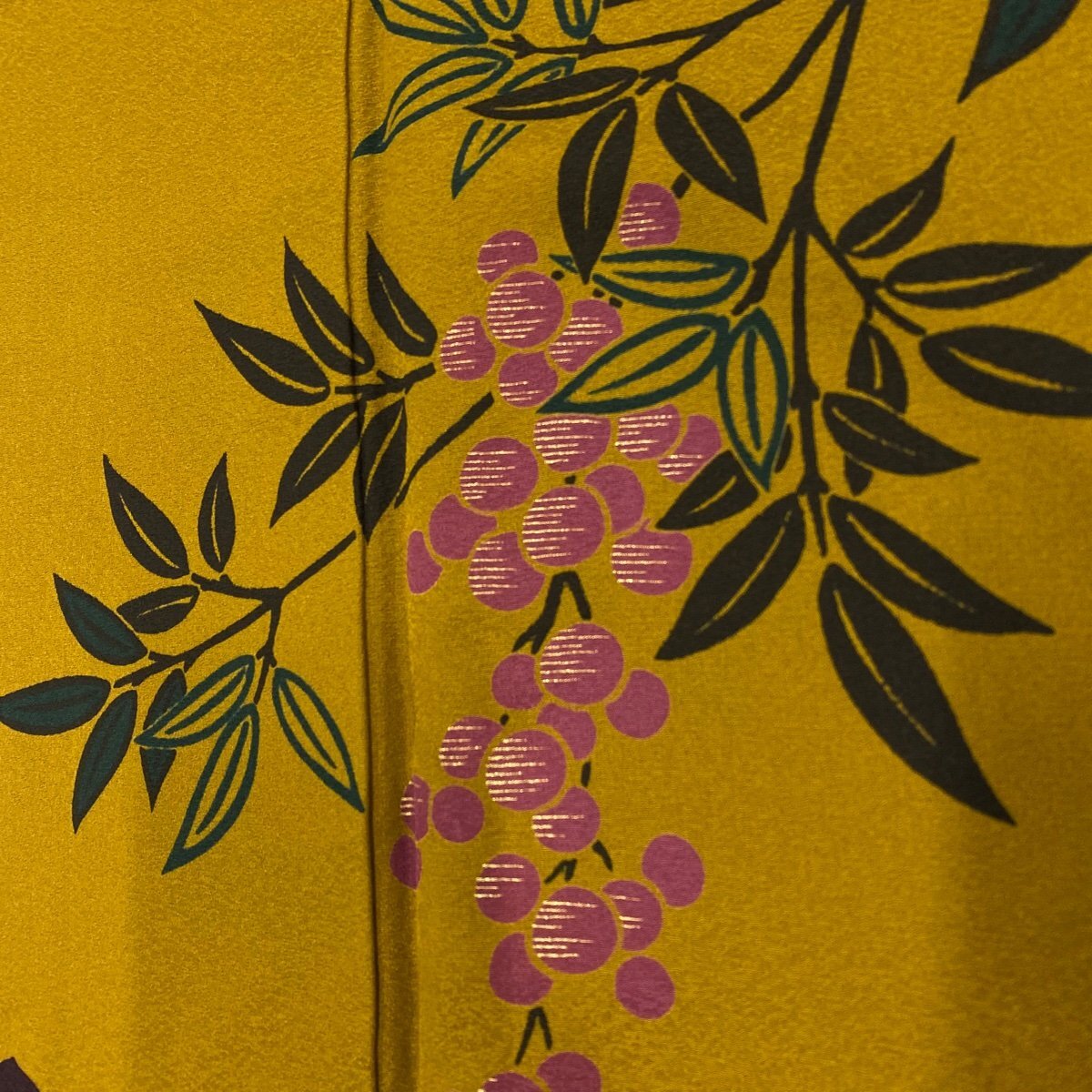 振袖 身丈157cm 裄丈68.5cm L 袷 桜 葉と実 金彩 山吹茶色 正絹 名品 【中古】の画像4