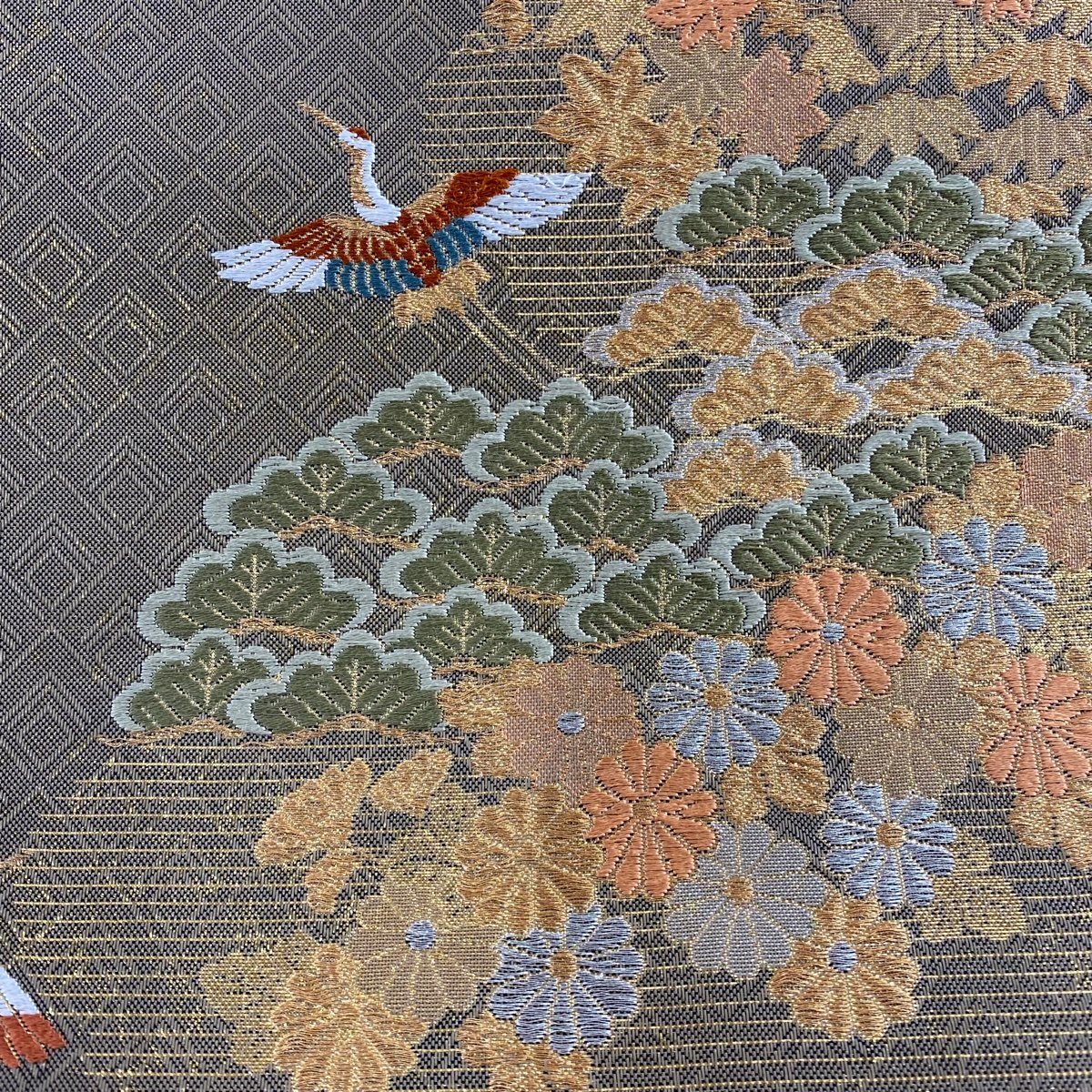 袋帯 美品 秀品 鶴 菊 金銀糸 刺繍 金色 六通 正絹 【中古】_バイセル 14117_2