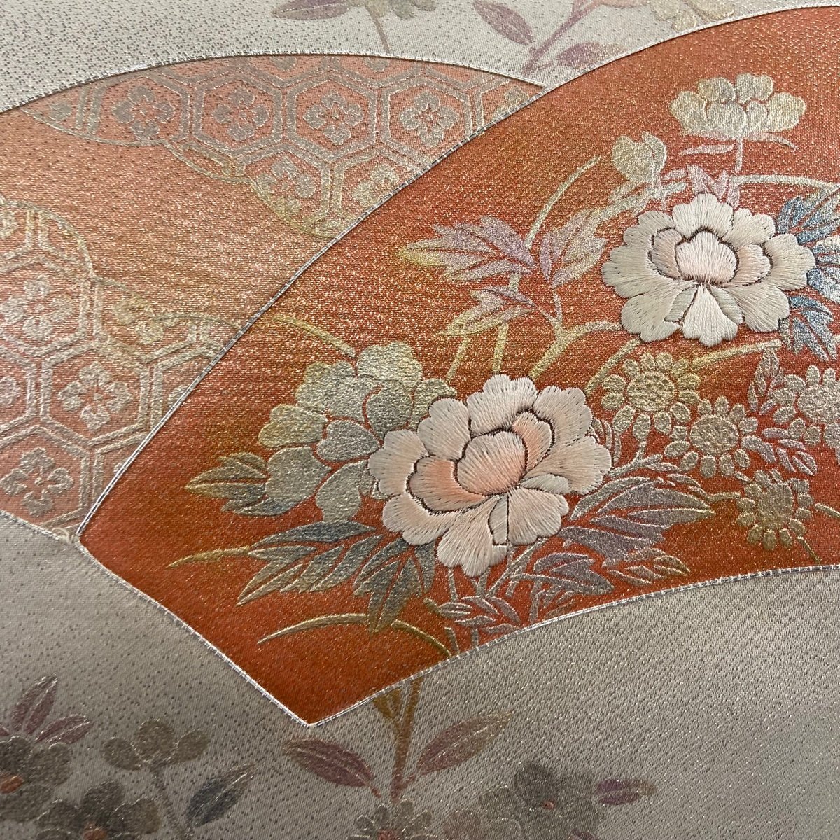 名古屋帯 美品 優品 扇面 草花 金銀彩 箔 銀色 正絹 【中古】_バイセル 14118_2